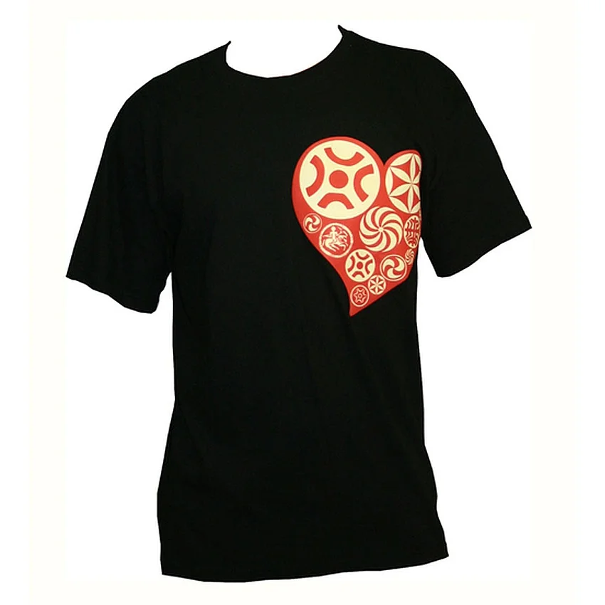 Camiseta color negro estampada con Estelas de Cantabria